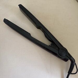 GAMA Vtg Ceramic Ion Technology Hair Tool Straightener Flat Iron Italy Y2W Black